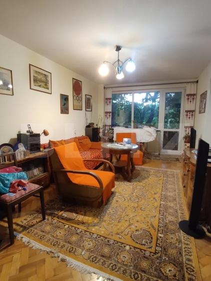 Apartament cu 3 camere decomandat, mobilat în Cornișa