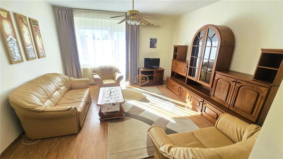 Apartament cu 3 camere decomandat, mobilat în Central