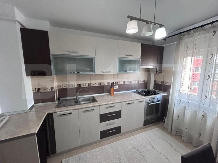 Apartament cu 3 camere decomandat, mobilat în Brazda lui Novac