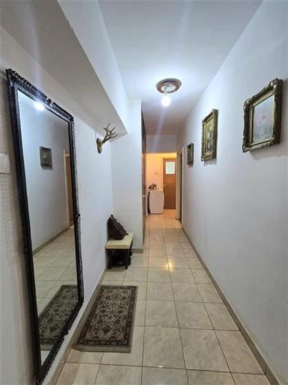 Apartament cu 3 camere decomandat în 1 Mai