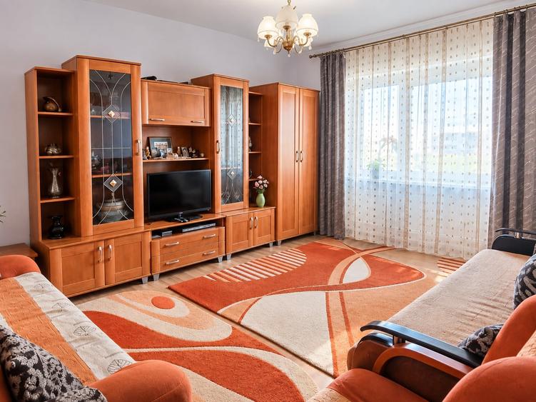 Apartament cu 3 camere decomandat, mobilat în Zorilor