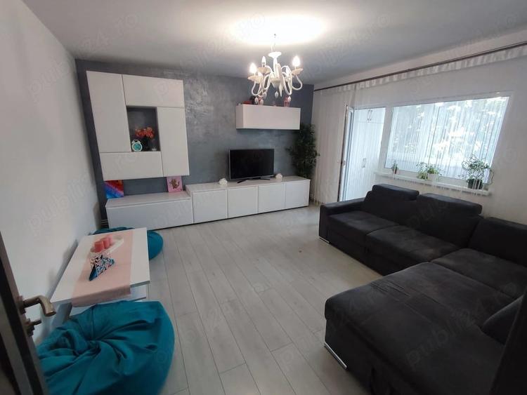 Vand apartament 3 camere decomandat vedere pe doua parti - 8