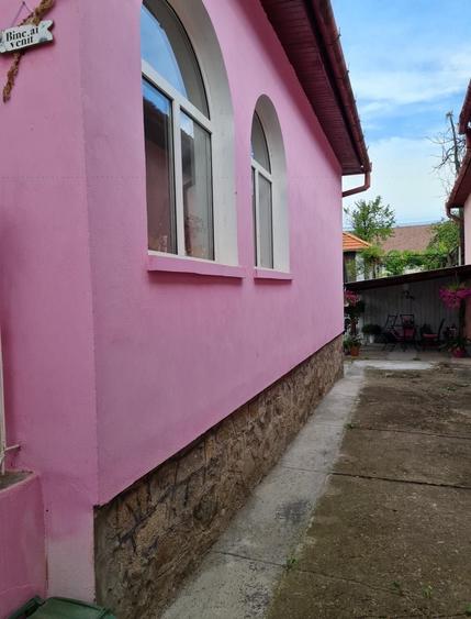 Casă cu 4 camere decomandat în Central