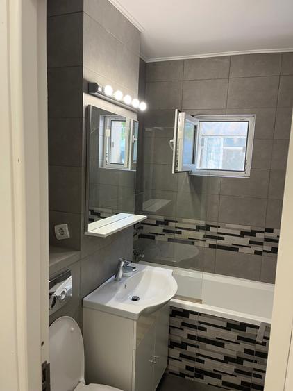 Apartament cu 3 camere decomandat în Exterior Vest