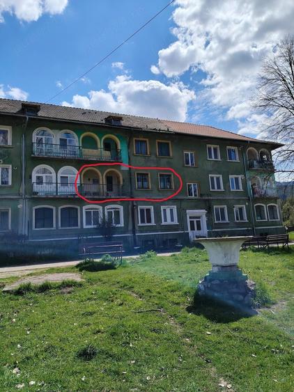 Apartament cu 3 camere decomandat în Jiu-Paroșeni