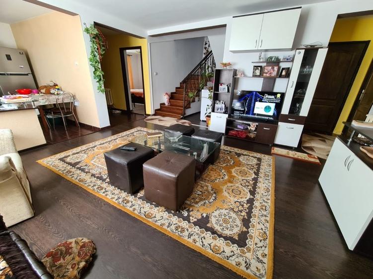 Casă individuală cu 5 camere cu Teren 500 Mp în Exterior Est
