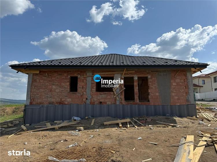 Casă cu 4 camere cu Teren 300 Mp în Bucium