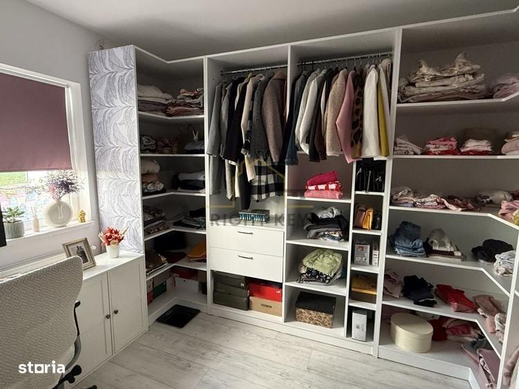 Casă cu 4 camere în Săbăreni