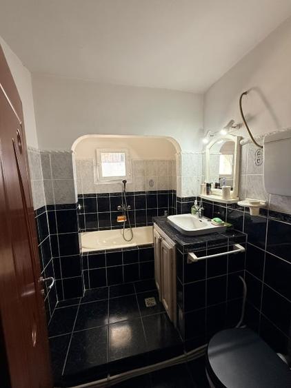 Apartament cu 4 camere decomandat, mobilat în Central