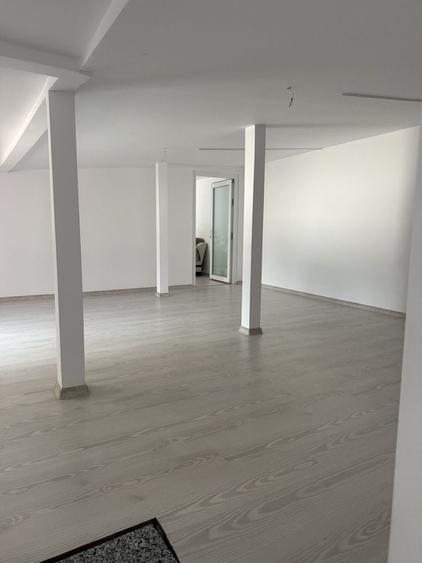 Casă cu 4 camere în Chitila