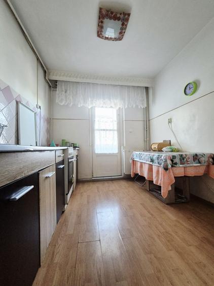 Apartament cu 2 camere decomandat în Far