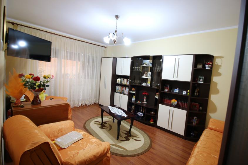 Apartament cu 2 camere decomandat în Micro 18