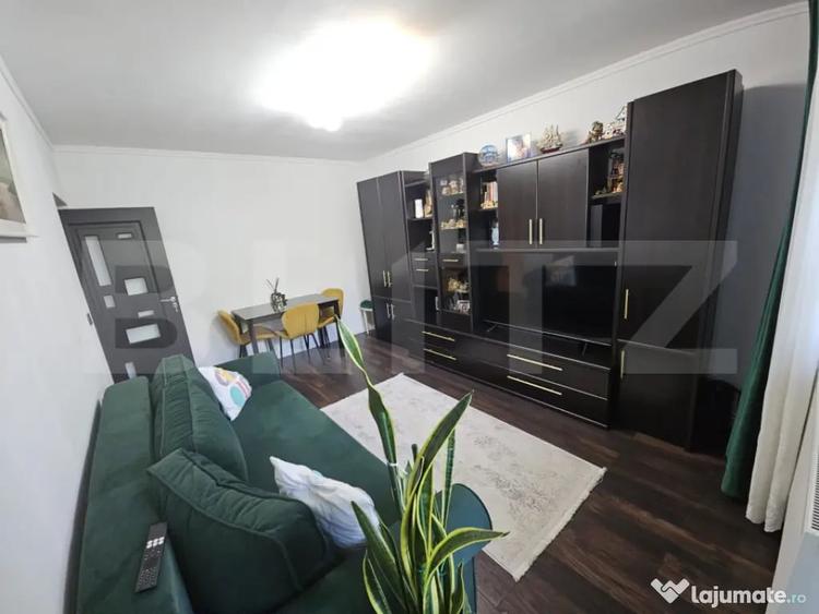Apartament cu 3 camere decomandat în Podu Roș