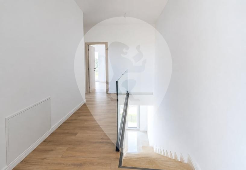 Duplex cu 4 camere cu Canalizare în Sânpetru