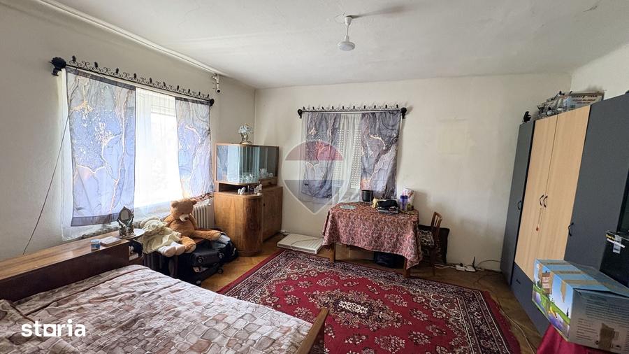Casă cu 5 camere cu Teren 716 Mp în Central