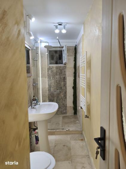 Apartament cu 3 camere semidecomandat în Casa de Cultură