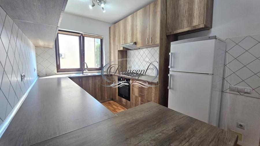 Apartament cu 3 camere semidecomandat, mobilat în Europa