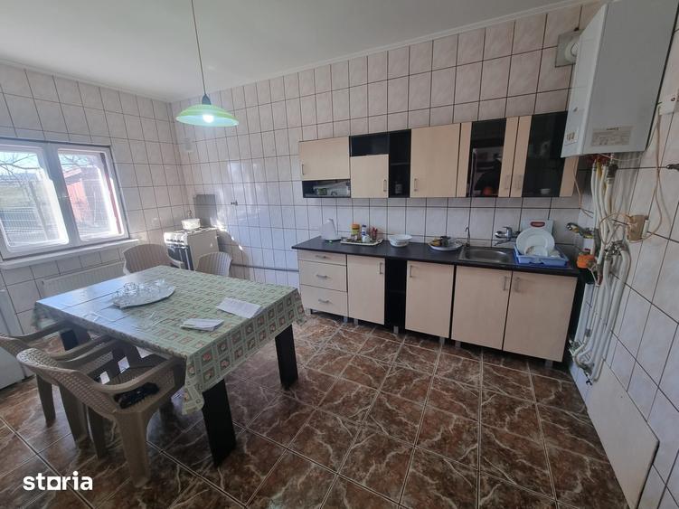 Casă cu 4 camere cu Teren 1202 Mp în Băcia