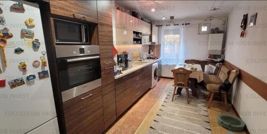 Apartament cu 3 camere decomandat în Craiter