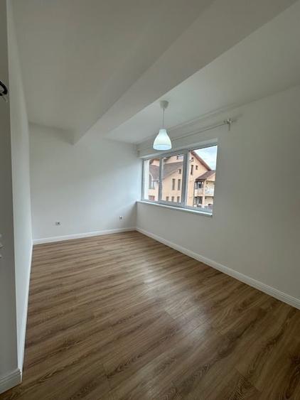 Apartament cu 3 camere decomandat, mobilat în Valea Borcutului