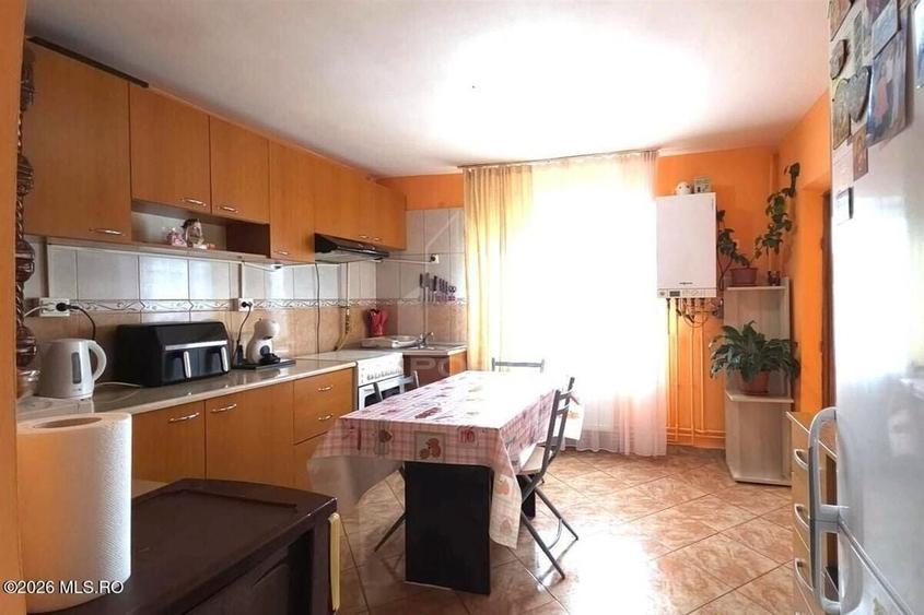Duplex cu 3 camere cu Canalizare în 2 Mai