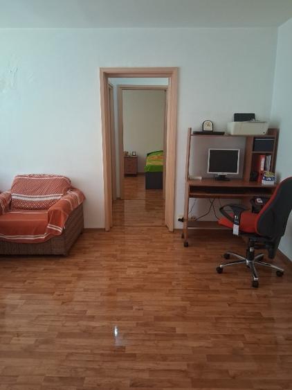 Apartament cu 2 camere semidecomandat, mobilat în Baba Novac