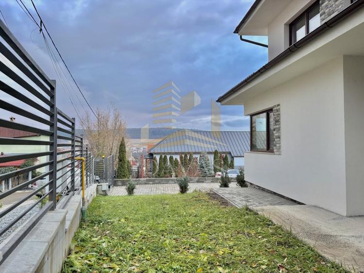 Casă individuală cu 4 camere cu Canalizare în Chinteni