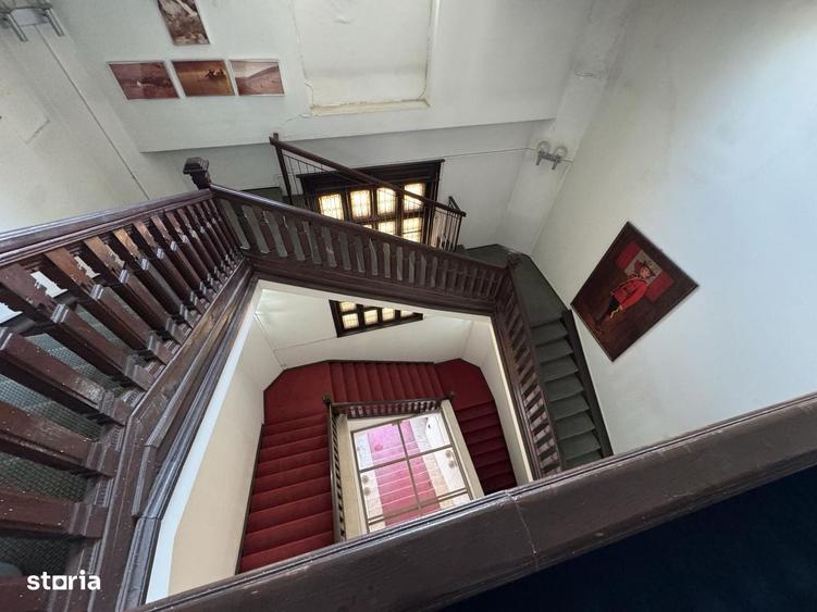 Spațiu comercial, de 3,500 mp, în Romană