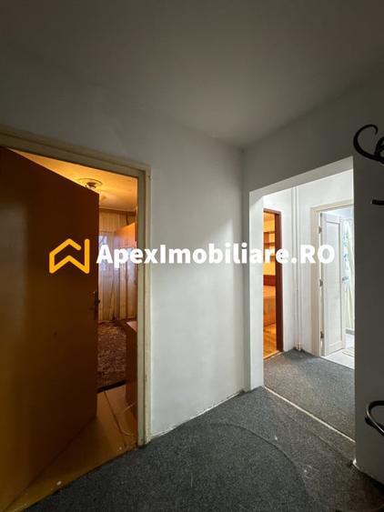 Apartament cu 4 camere decomandat în Costin Georgian