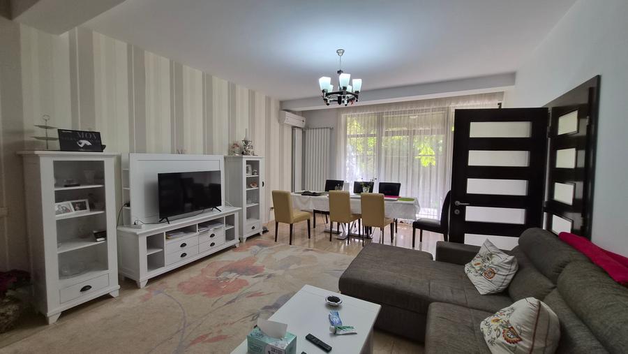 Casă individuală cu 5 camere cu Teren 380 Mp în Lazu