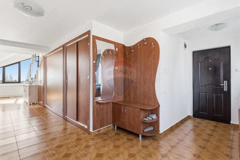 Apartament cu 3 camere decomandat, mobilat în Pârneava