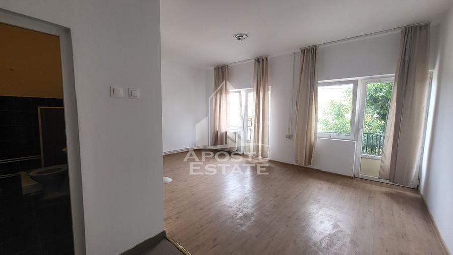 Casă cu 5 camere cu Teren 1000 Mp în Badea Cârțan