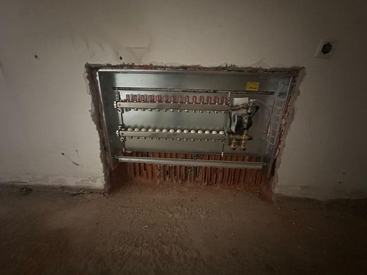 Casă individuală cu 6 camere cu Canalizare în Samurcași