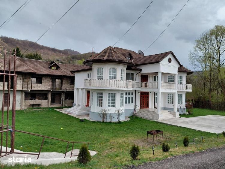 Casa cu 5 camere + teren intravilan de 1209 mp in Iscroni- Aninoasa - 9