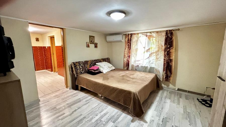 Casă individuală cu 9 camere cu Canalizare în Brătășanca