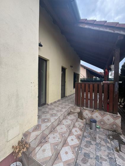 Casă individuală cu 5 camere cu Canalizare în Giroc