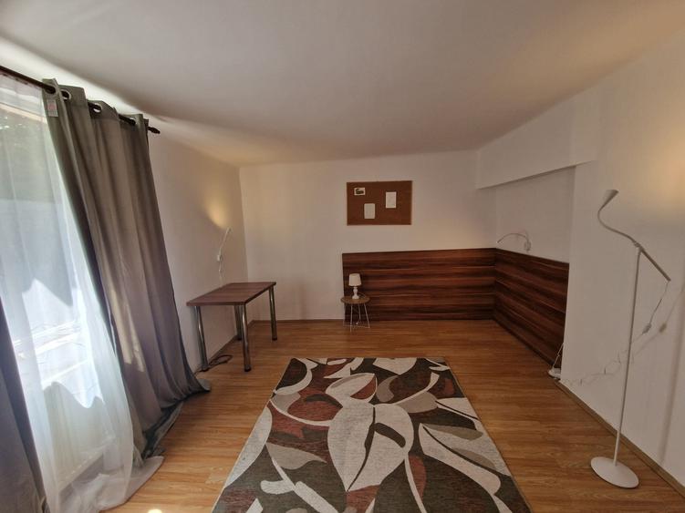 Casuta centrala la curte cu parcare - inchiriez - 1
