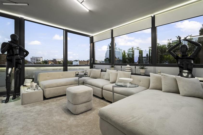 Penthouse cu 4 camere în P-ța Unirii