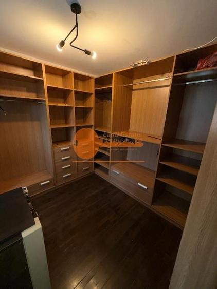 Apartament cu 4 camere semidecomandat în Crângași