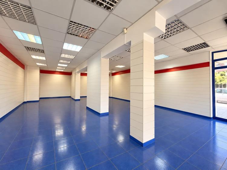 Spațiu comercial, de 61 mp, în Rogerius
