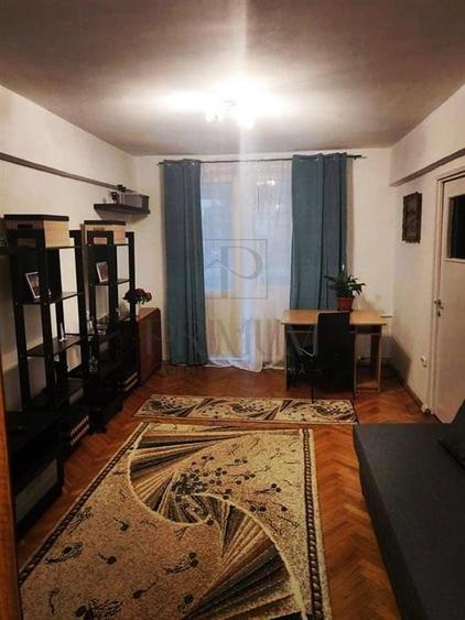 Apartament cu 3 camere semidecomandat, mobilat în Semicentral