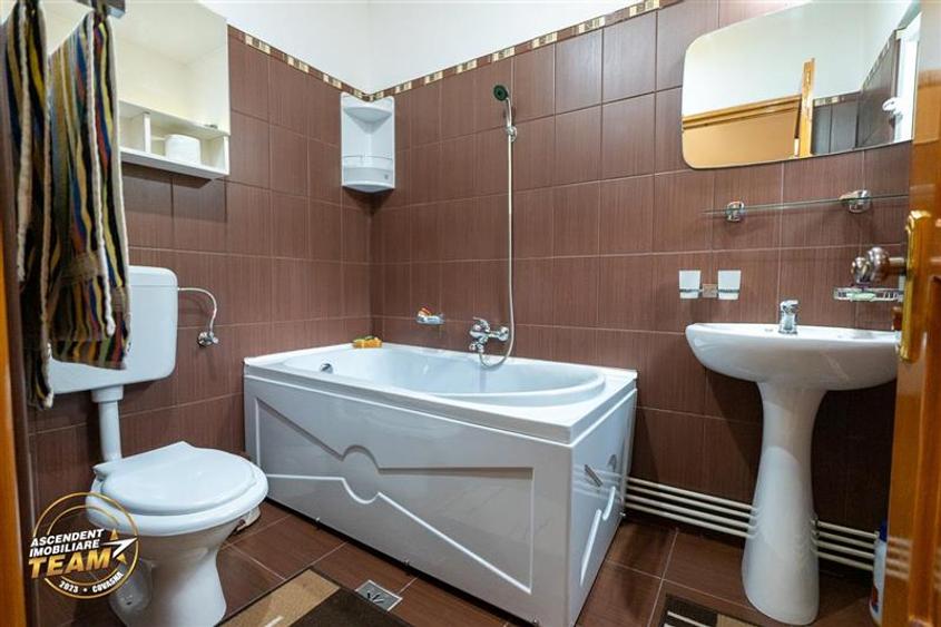 Casă cu 5 camere cu Piscina în Lutoasa