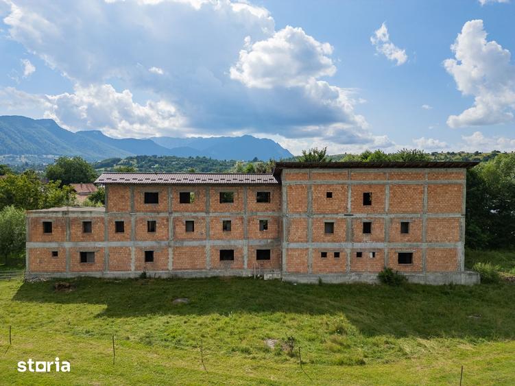 Casă cu Teren 2000 Mp în Central