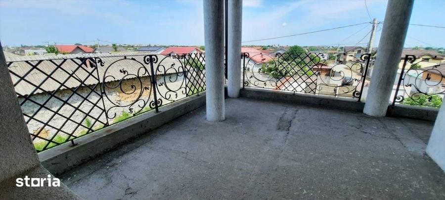 Casă cu 8 camere cu Teren 320 Mp în Cumpăna
