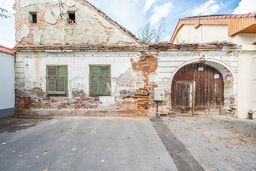Casă individuală cu 4 camere cu Canalizare în Central