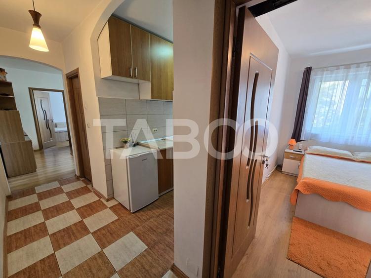 Apartament cu 3 camere semidecomandat, mobilat în Mihai Viteazul