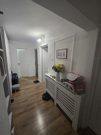 Apartament cu 3 camere decomandat în Sud