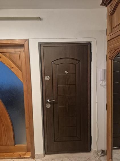 Apartament cu 3 camere decomandat în Exterior Vest