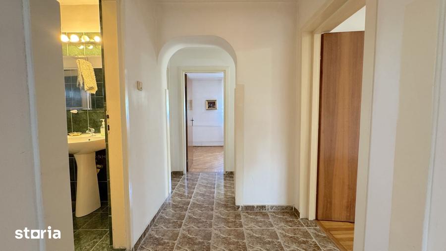 Casă cu 10 camere cu Teren 990 Mp în Sălaj