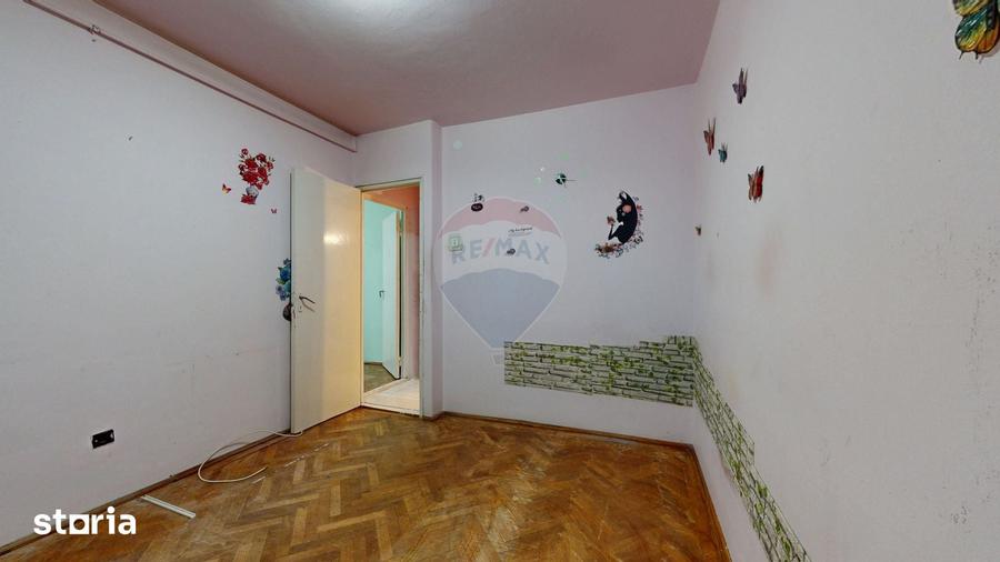 Apartament cu 3 camere semidecomandat în Electroprecizia